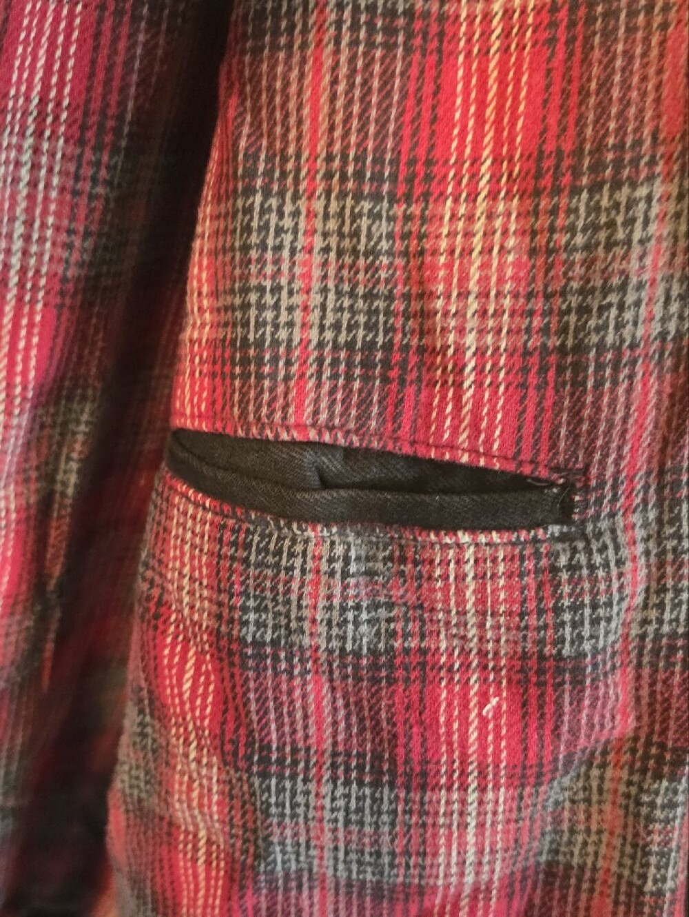 90s VTG Light Distressed Black Levi's Men's Denim-Style Jacket with Plaid Lining - Picture 4 of 9